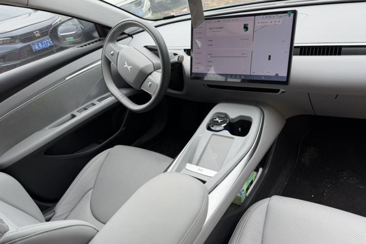Used XPeng MONA M03 2024 620 with Ultra-Long Range Interior 9