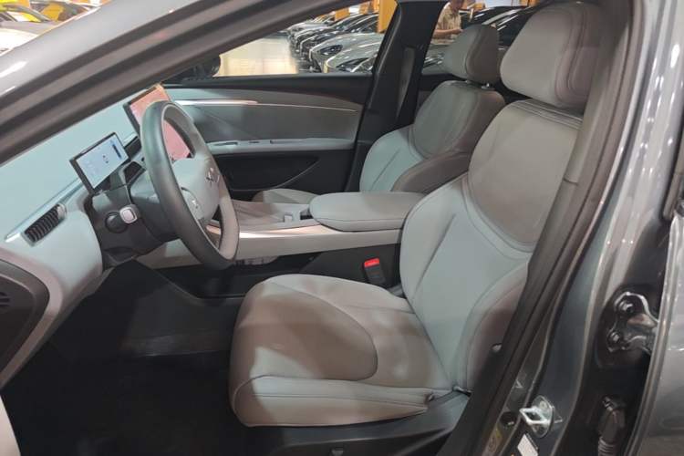 Used XPeng MONA M03 2024 620 with Ultra-Long Range Left Front Seat