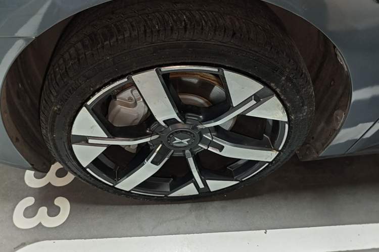 Used XPeng MONA M03 2024 620 with Ultra-Long Range Left Front Wheel Hub