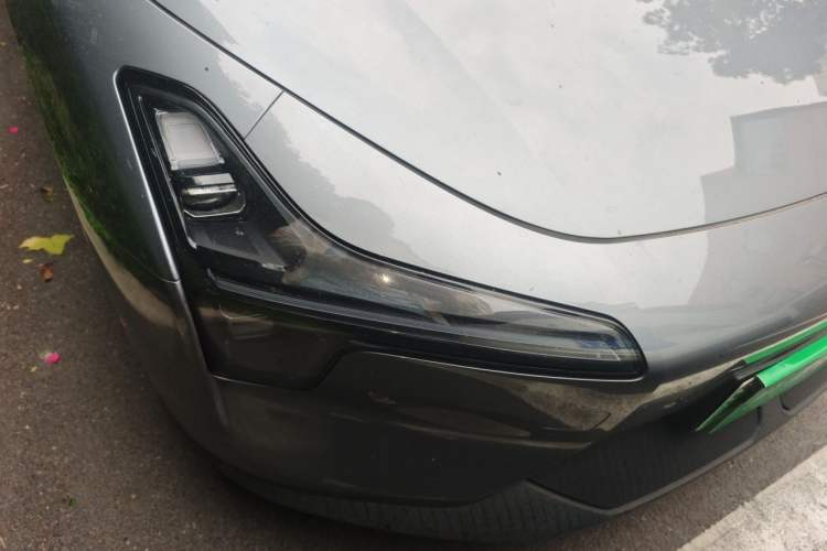 Used XPeng MONA M03 2024 620 with Ultra-Long Range Right Front Headlight