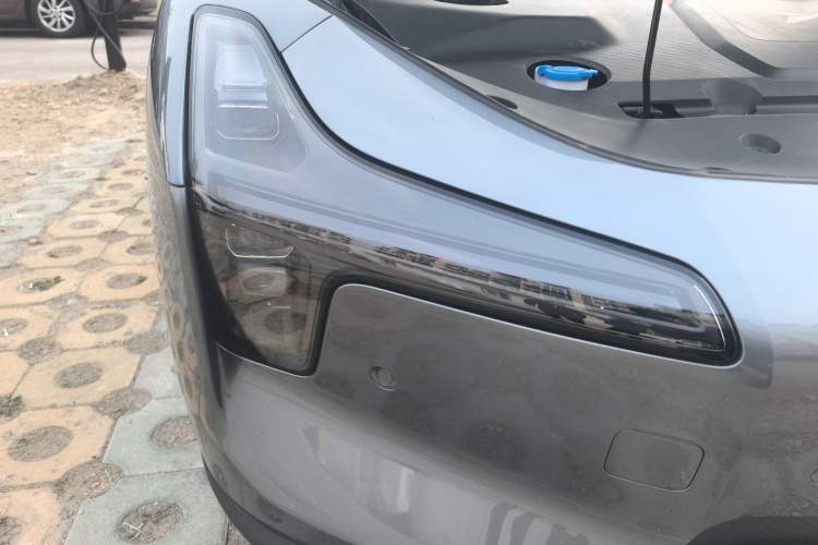 Used XPeng MONA M03 2024 620 with Ultra-Long Range Right Front Headlight