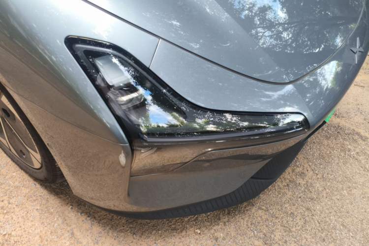 Used XPeng MONA M03 2024 620 with Ultra-Long Range Right Front Headlight