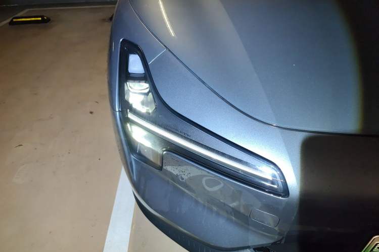 Used XPeng MONA M03 2024 620 with Ultra-Long Range Right Front Headlight
