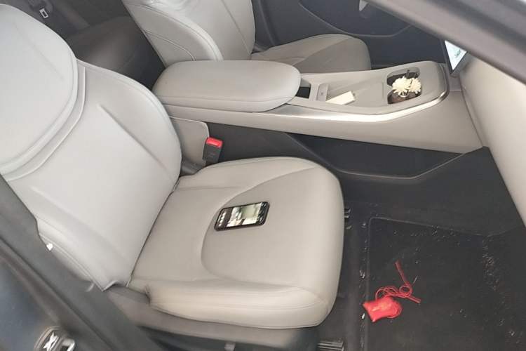 Used XPeng MONA M03 2024 620 with Ultra-Long Range Right Front Seat