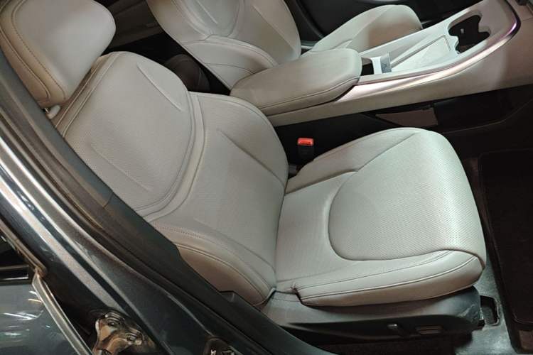 Used XPeng MONA M03 2024 620 with Ultra-Long Range Right Front Seat