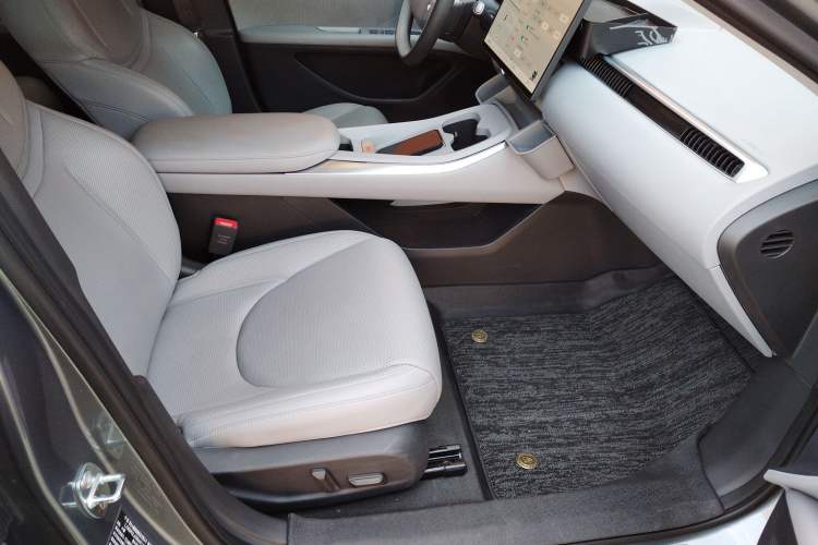 Used XPeng MONA M03 2024 620 with Ultra-Long Range Right Front Seat