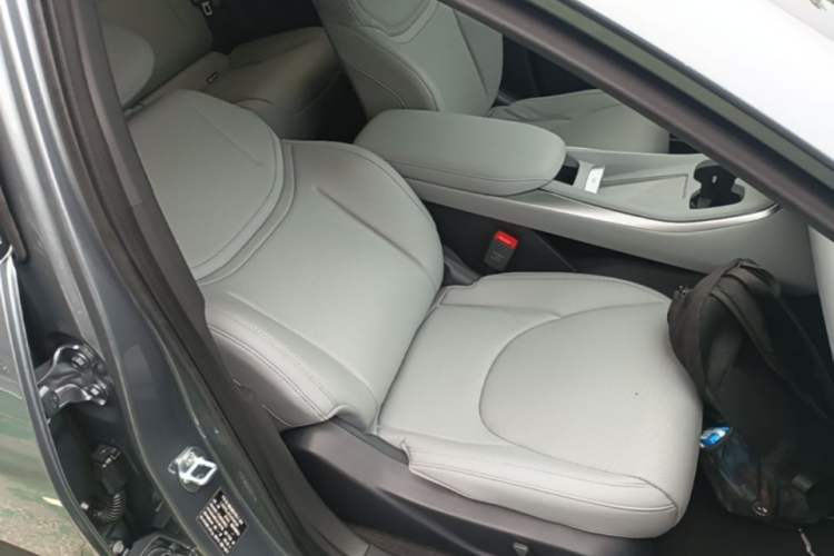 Used XPeng MONA M03 2024 620 with Ultra-Long Range Right Front Seat