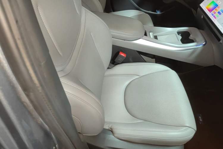 Used XPeng MONA M03 2024 620 with Ultra-Long Range Right Front Seat