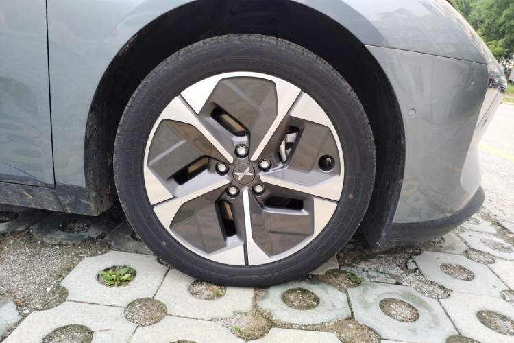 Used XPeng MONA M03 2024 620 with Ultra-Long Range Right Front Wheel Hub