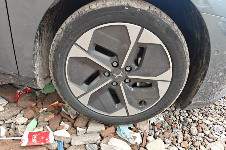 Used XPeng MONA M03 2024 620 with Ultra-Long Range Right Front Wheel Hub
