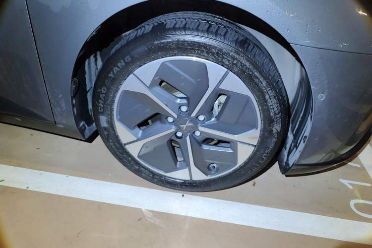 Used XPeng MONA M03 2024 620 with Ultra-Long Range Right Front Wheel Hub