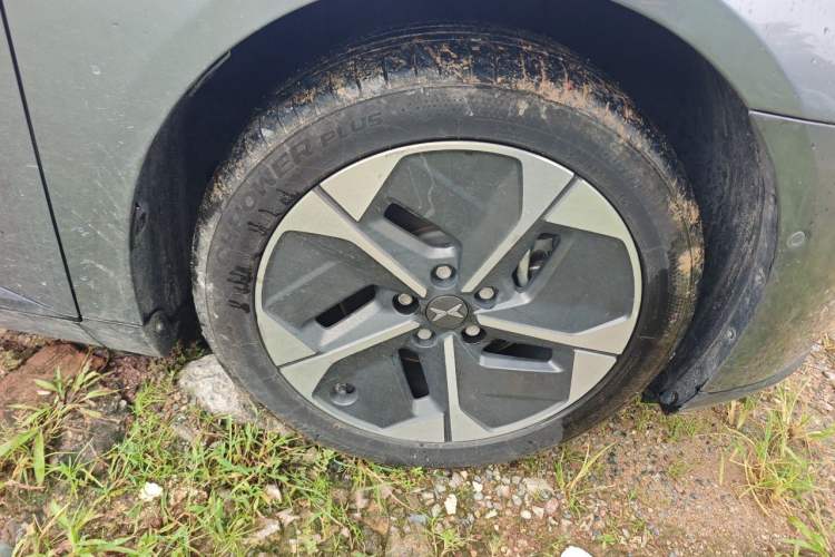 Used XPeng MONA M03 2024 620 with Ultra-Long Range Right Front Wheel Hub