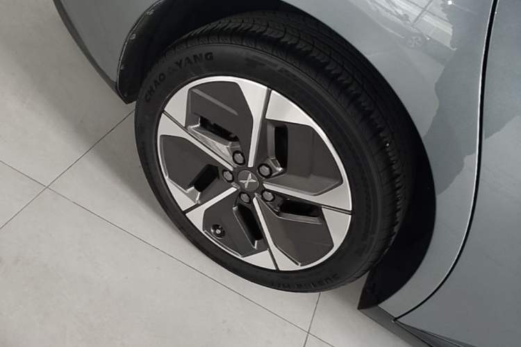 Used XPeng MONA M03 2024 620 with Ultra-Long Range Right Rear Wheel Hub