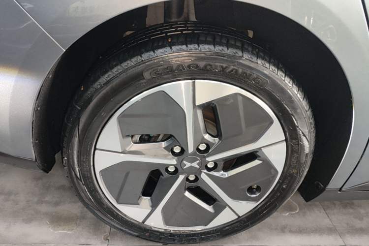 Used XPeng MONA M03 2024 620 with Ultra-Long Range Right Rear Wheel Hub