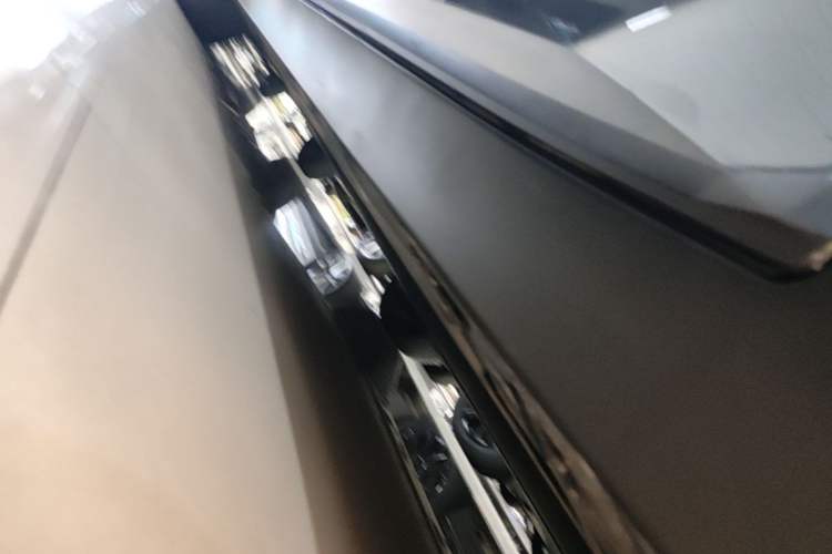 Used XPeng MONA M03 2024 620 with Ultra-Long Range Right Side Sill