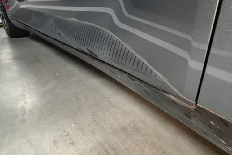 Used XPeng MONA M03 2024 620 with Ultra-Long Range Right Side Sill