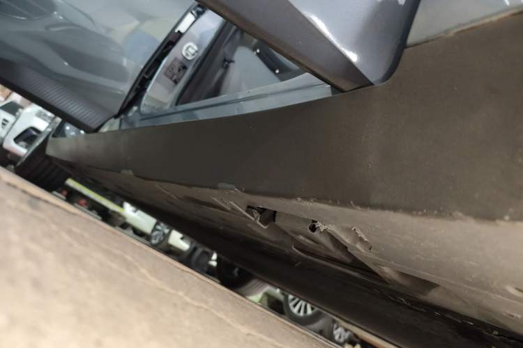 Used XPeng MONA M03 2024 620 with Ultra-Long Range Right Side Sill