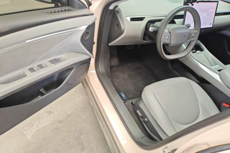 Used XPeng MONA M03 2024 620 with Ultra-Long Range Driver Seat
