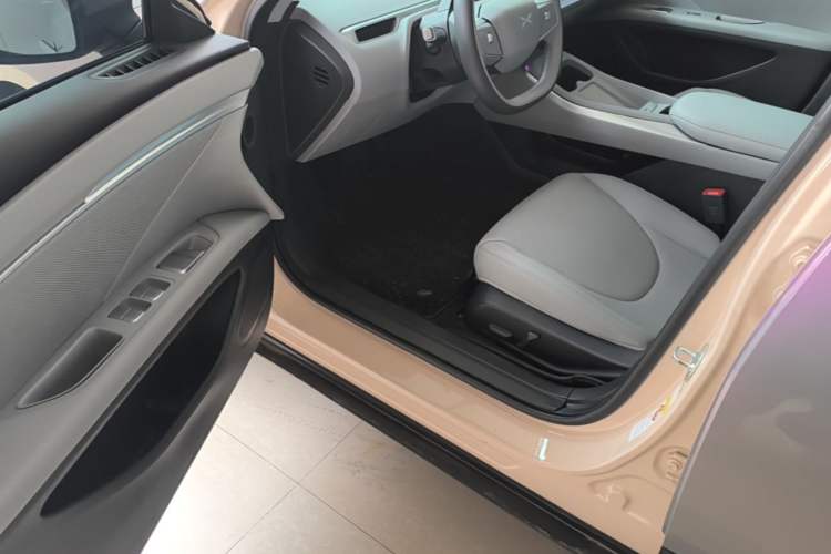Used XPeng MONA M03 2024 620 with Ultra-Long Range Driver Seat