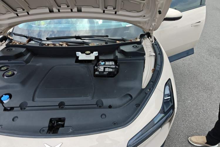 Used XPeng MONA M03 2024 620 with Ultra-Long Range Engine Bay Left