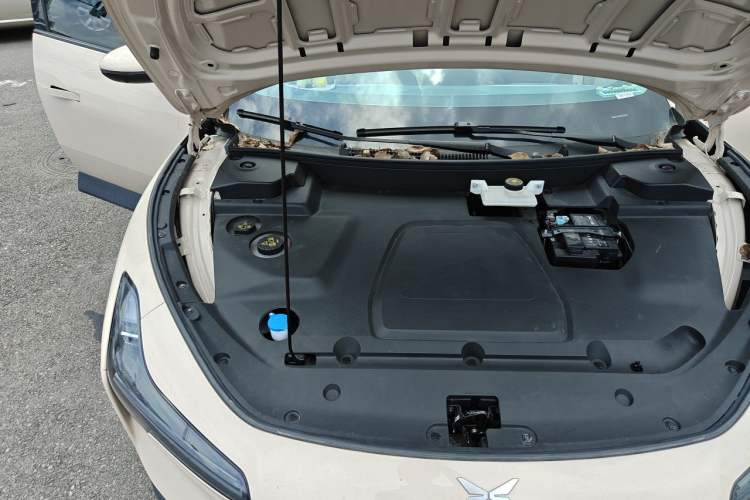 Used XPeng MONA M03 2024 620 with Ultra-Long Range Engine Bay Right