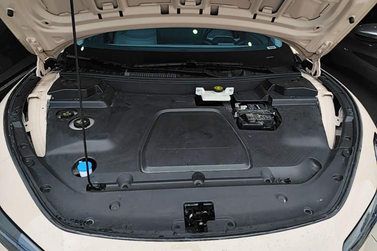 Used XPeng MONA M03 2024 515 Long-Range Engine Bay