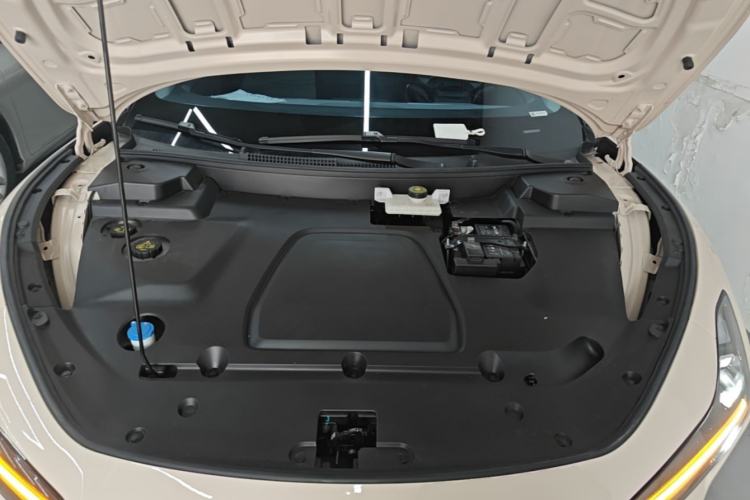 Used XPeng MONA M03 2024 620 with Ultra-Long Range Engine Bay