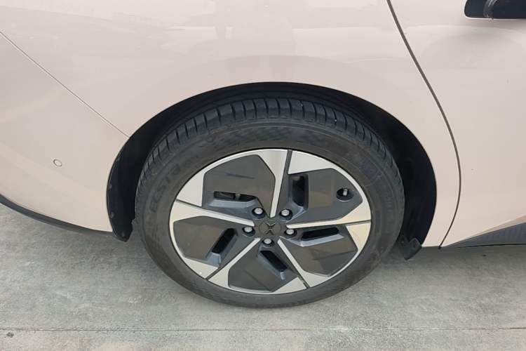 Used XPeng MONA M03 2024 620 with Ultra-Long Range Exterior 5