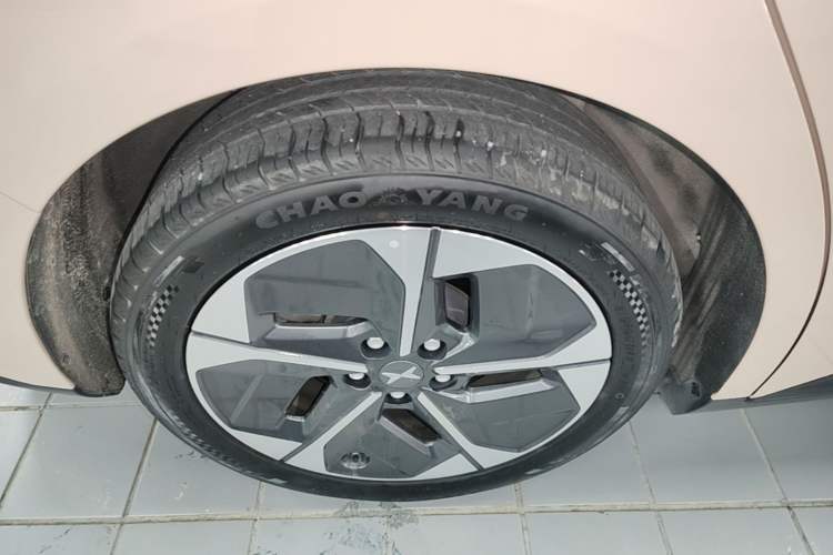 Used XPeng MONA M03 2024 620 with Ultra-Long Range Exterior 5