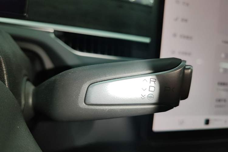 Used XPeng MONA M03 2024 620 with Ultra-Long Range Gear Lever