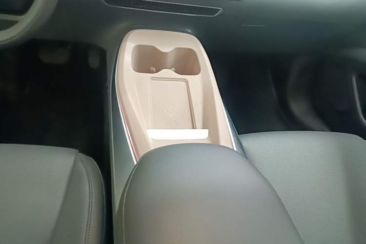 Used XPeng MONA M03 2024 620 with Ultra-Long Range Gear Lever