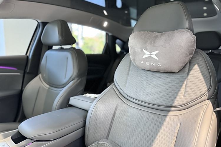 Used XPeng MONA M03 2024 620 with Ultra-Long Range Interior 7