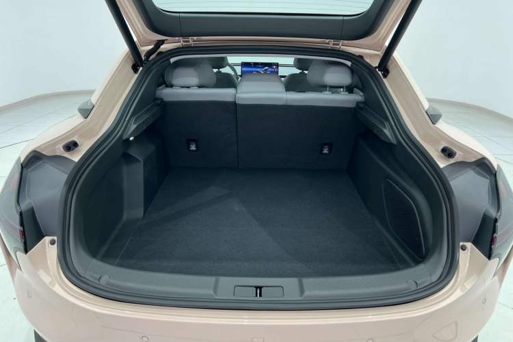 Used XPeng MONA M03 2024 620 with Ultra-Long Range Interior 7