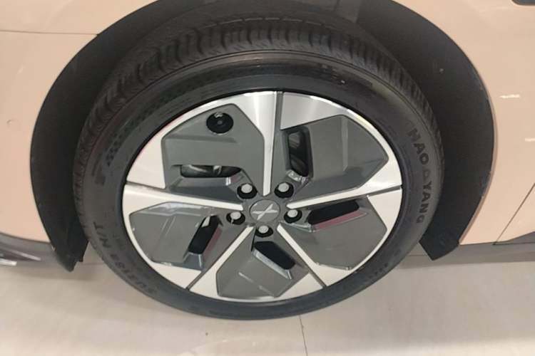 Used XPeng MONA M03 2024 620 with Ultra-Long Range Left Front Wheel Hub