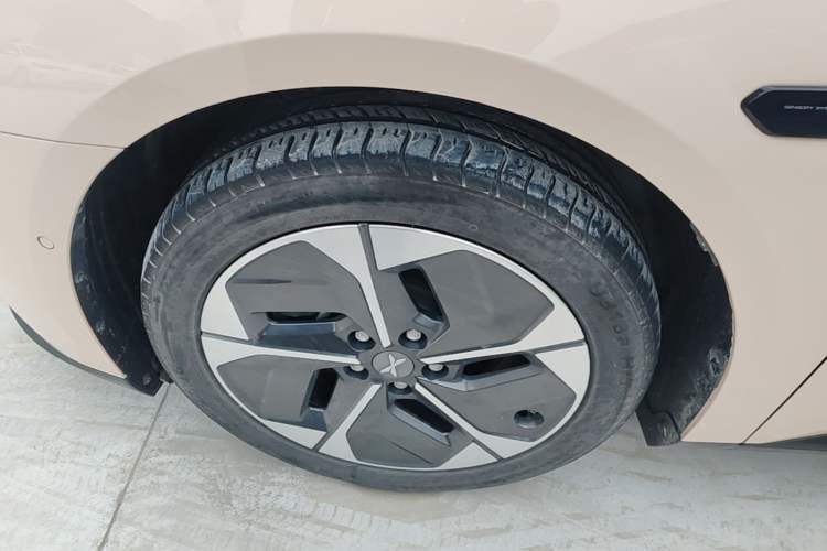 Used XPeng MONA M03 2024 620 with Ultra-Long Range Left Front Wheel Hub