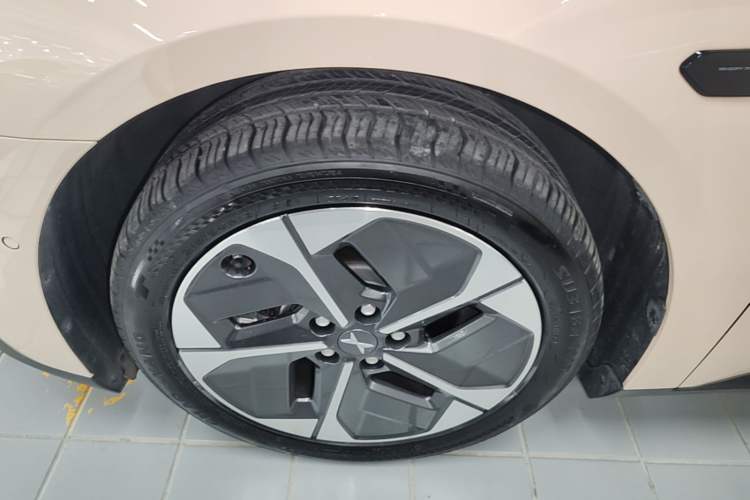 Used XPeng MONA M03 2024 620 with Ultra-Long Range Left Front Wheel Hub