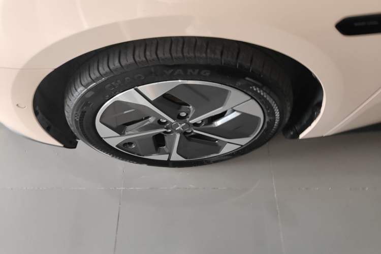 Used XPeng MONA M03 2024 620 with Ultra-Long Range Left Front Wheel Hub