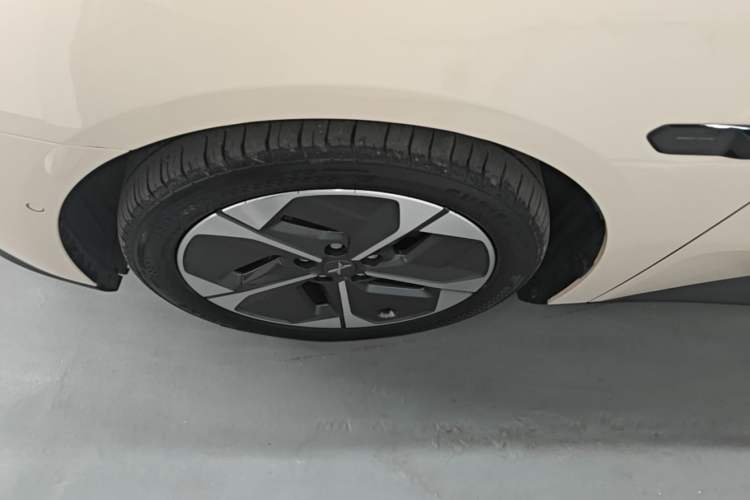 Used XPeng MONA M03 2024 620 with Ultra-Long Range Left Front Wheel Hub