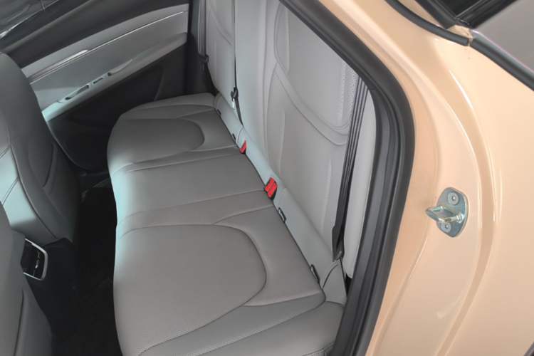 Used XPeng MONA M03 2024 620 with Ultra-Long Range Left Rear Seat