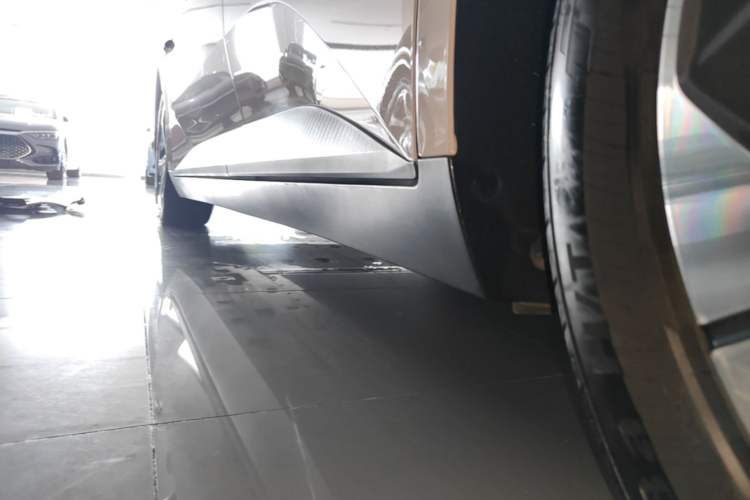 Used XPeng MONA M03 2024 620 with Ultra-Long Range Left Side Sill