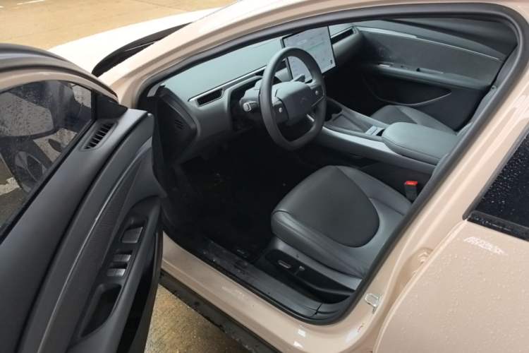Used XPeng MONA M03 2024 620 with Ultra-Long Range Driver Seat