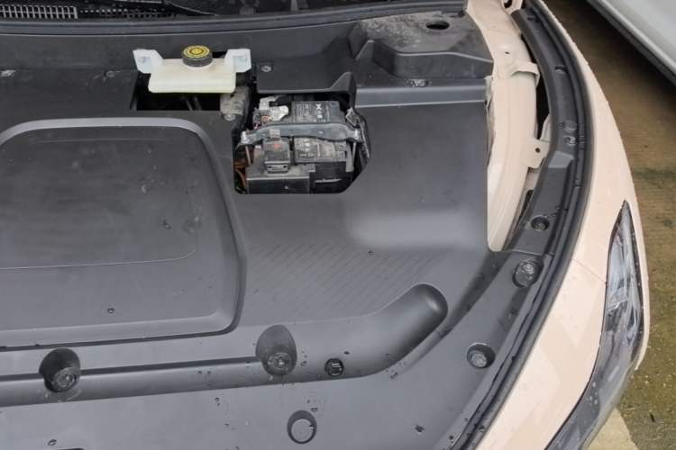 Used XPeng MONA M03 2024 620 with Ultra-Long Range Engine Bay Left