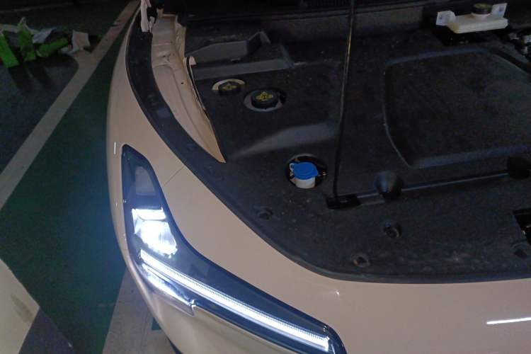 Used XPeng MONA M03 2024 620 with Ultra-Long Range Engine Bay Right