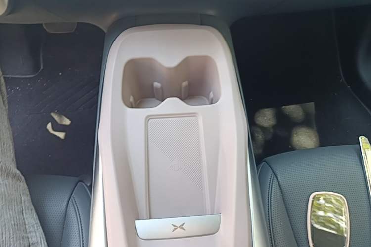 Used XPeng MONA M03 2024 620 with Ultra-Long Range Gear Lever
