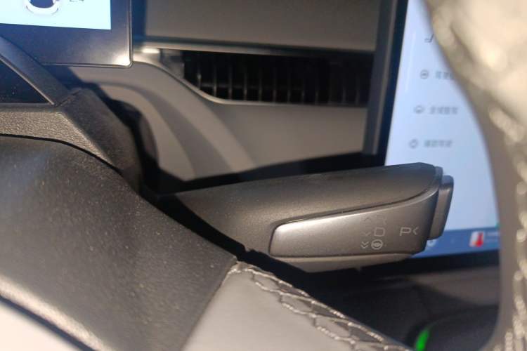 Used XPeng MONA M03 2024 620 with Ultra-Long Range Gear Lever