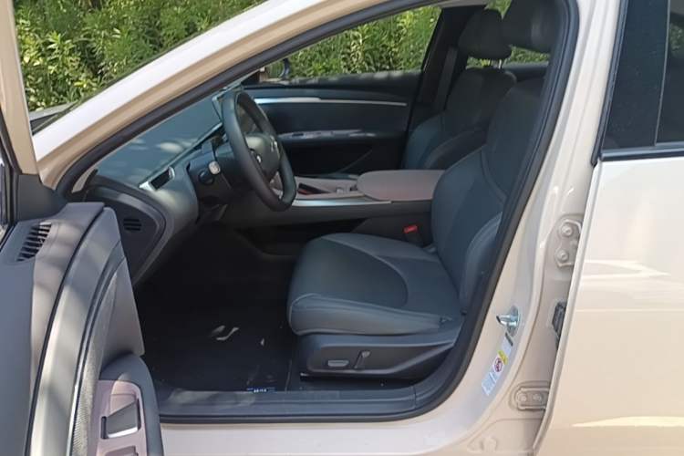 Used XPeng MONA M03 2024 620 with Ultra-Long Range Left Front Seat