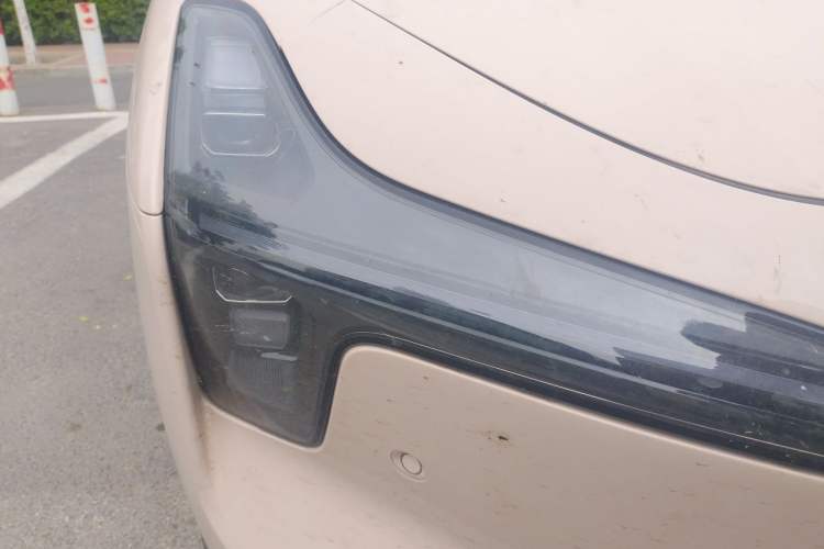 Used XPeng MONA M03 2024 620 with Ultra-Long Range Right Front Headlight