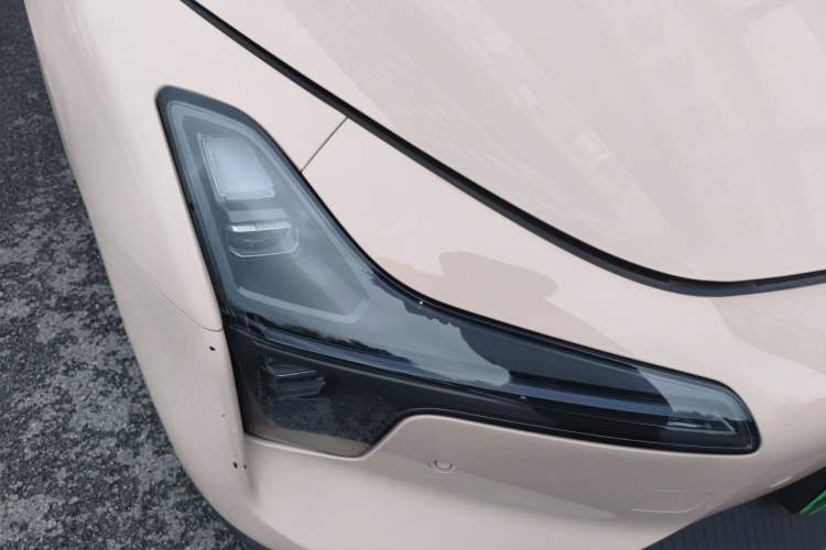 Used XPeng MONA M03 2024 620 with Ultra-Long Range Right Front Headlight