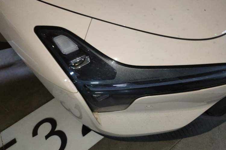 Used XPeng MONA M03 2024 620 with Ultra-Long Range Right Front Headlight