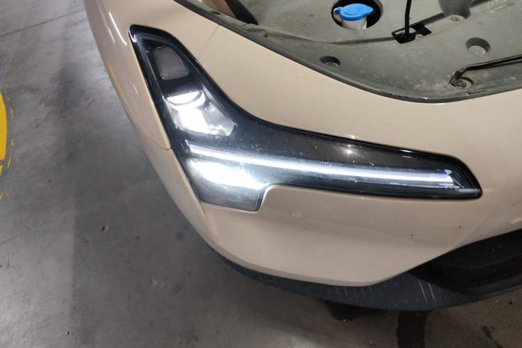 Used XPeng MONA M03 2024 620 with Ultra-Long Range Right Front Headlight